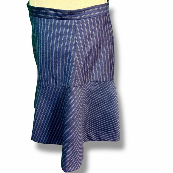 J. Crew ‘Plaza’ Flounce Mini Skirt in Navy Blue Wool-Blend Pinstripe Size 0 - Picture 7 of 16